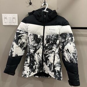 Columbia Women's Black and White Ski Jacket